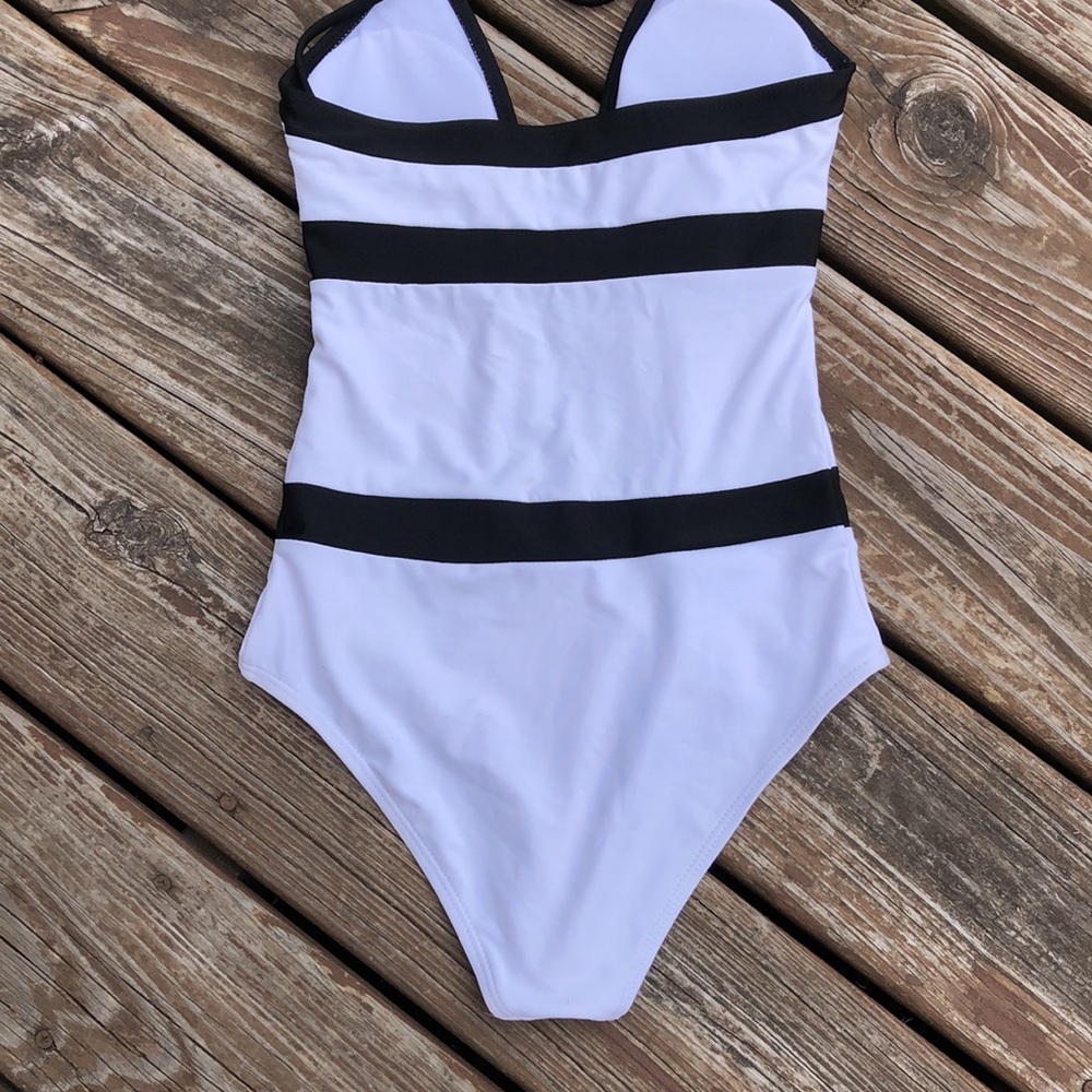 One piece swimsuit - Picture 3 of 4